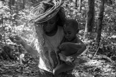 2024-Mother-and-son-of-the-Baka-Pigmy-tribe-in-the-forest-Central-African-RepublicC